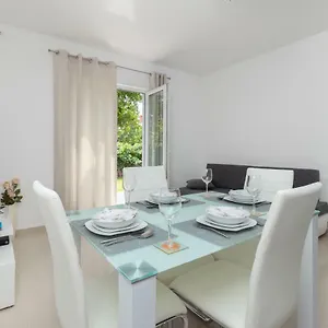 https://apartments-peca.hotelinzadar.com